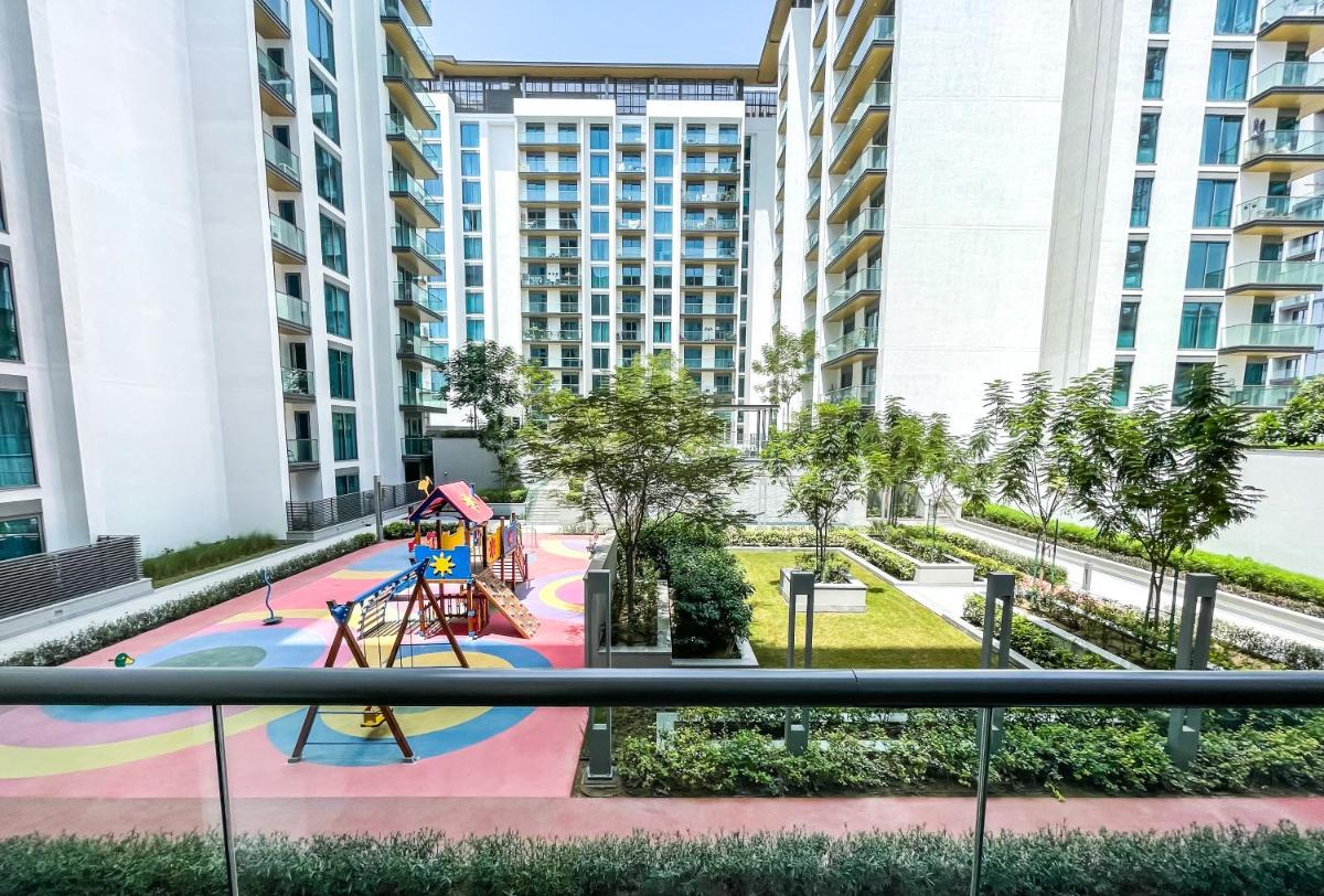 Suitetrails - STAY Splendid Studio Holiday Home near Burj Khalifa