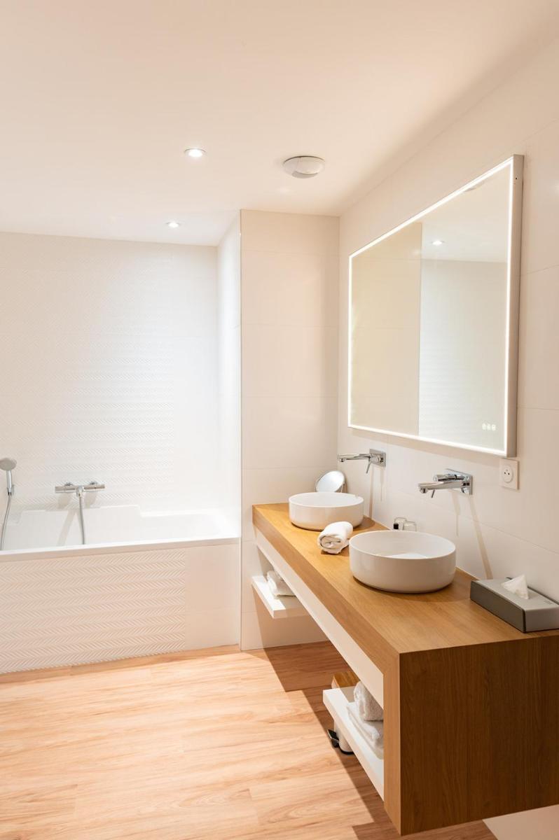 Salle de bains dans l'établissement Hostellerie de la Pointe Saint-Mathieu - SPA & Restaurant