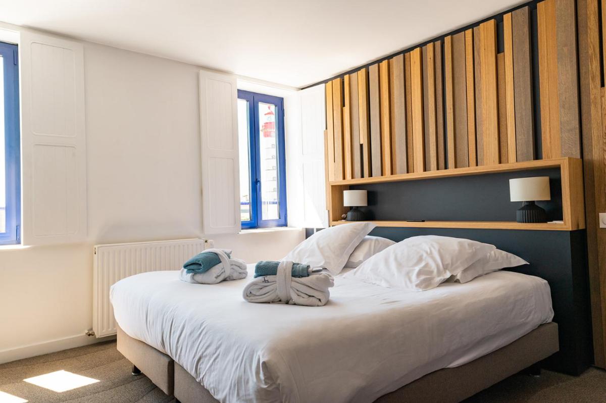 Un ou plusieurs lits dans un hébergement de l'établissement Hostellerie de la Pointe Saint-Mathieu - SPA & Restaurant