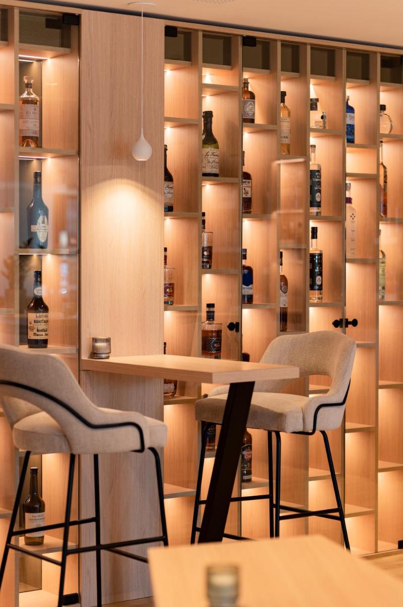 Coin salon dans l'établissement Hostellerie de la Pointe Saint-Mathieu - SPA & Restaurant