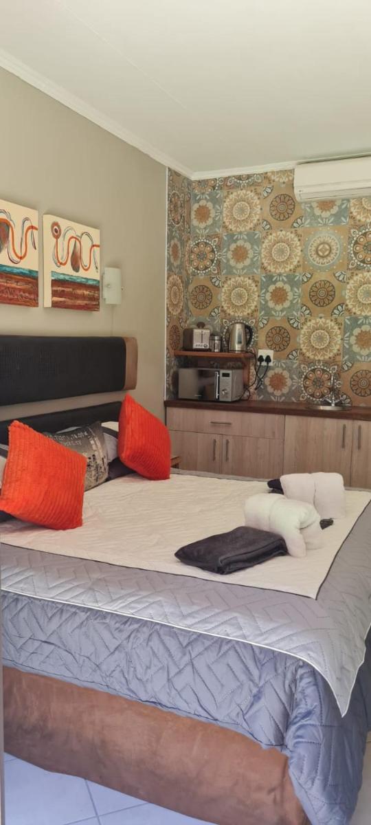 Best overnight modern & private with King size bed - Housity