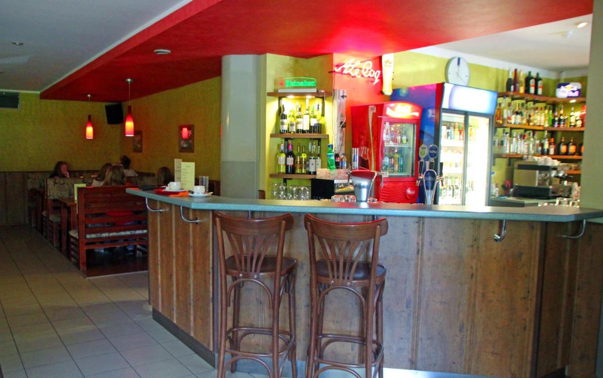Rivaal Guesthouse-Cafe - Housity
