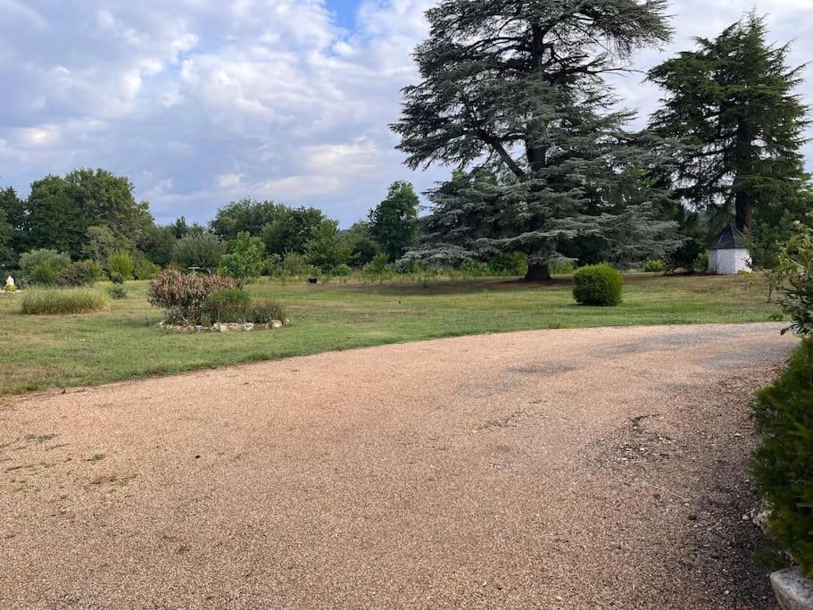 Domaine clos et arboré de 3 ha avec deux maisons - Housity