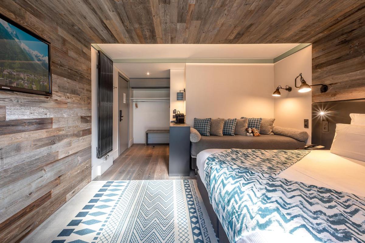 Un ou plusieurs lits dans un hébergement de l'établissement Chalet Hôtel Le Prieuré & Spa