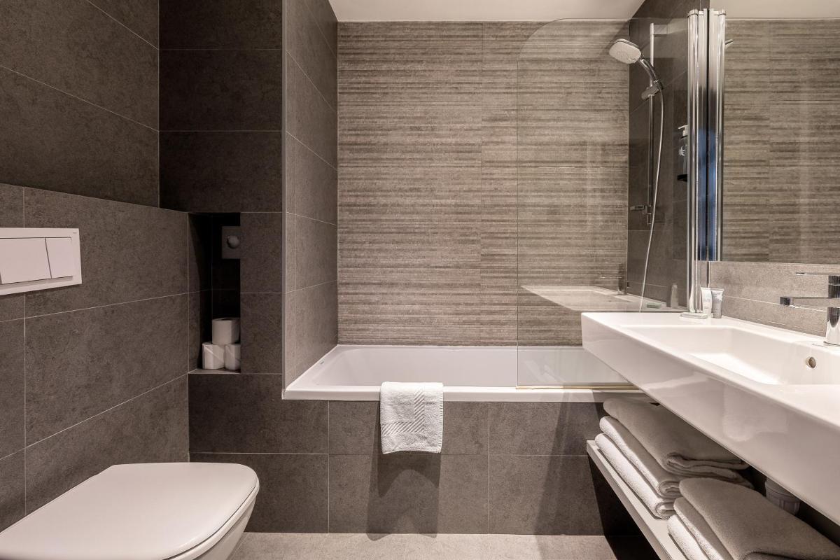 Salle de bains dans l'établissement Chalet Hôtel Le Prieuré & Spa