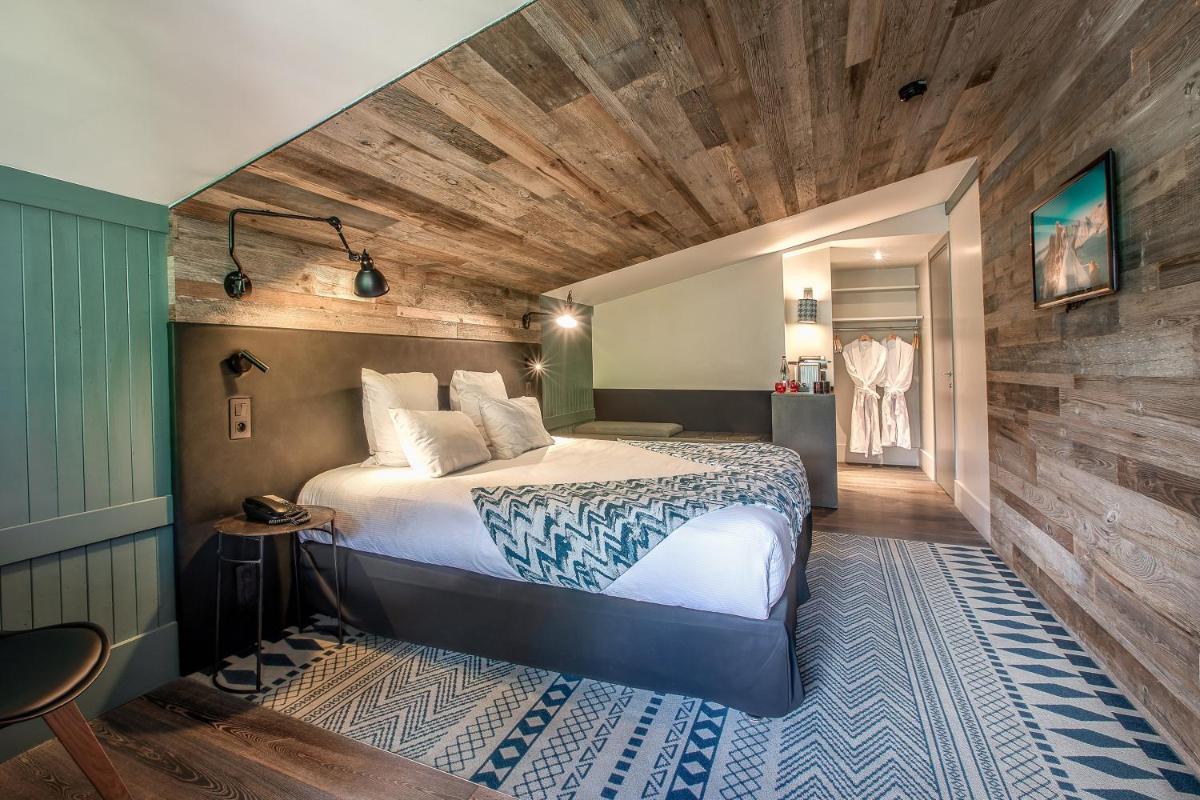 Un ou plusieurs lits dans un hébergement de l'établissement Chalet Hôtel Le Prieuré & Spa