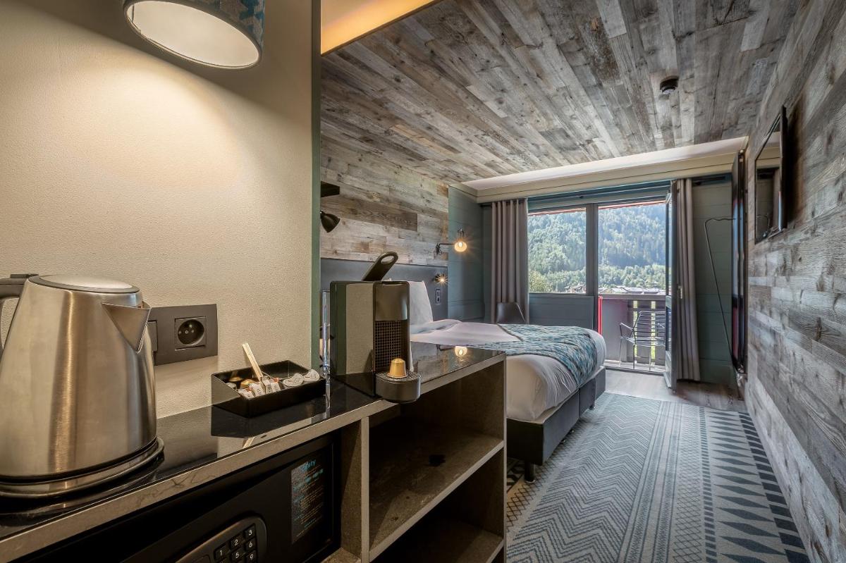 Un ou plusieurs lits dans un hébergement de l'établissement Chalet Hôtel Le Prieuré & Spa
