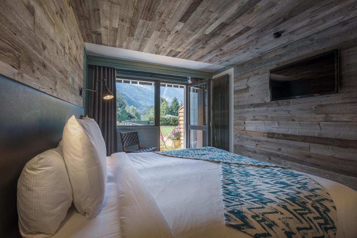 Un ou plusieurs lits dans un hébergement de l'établissement Chalet Hôtel Le Prieuré & Spa