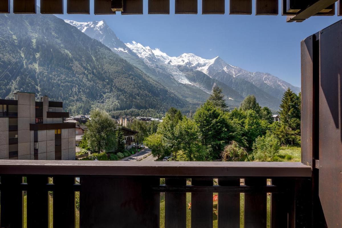 Vue générale sur la montagne ou vue sur la montagne depuis l'hôtel