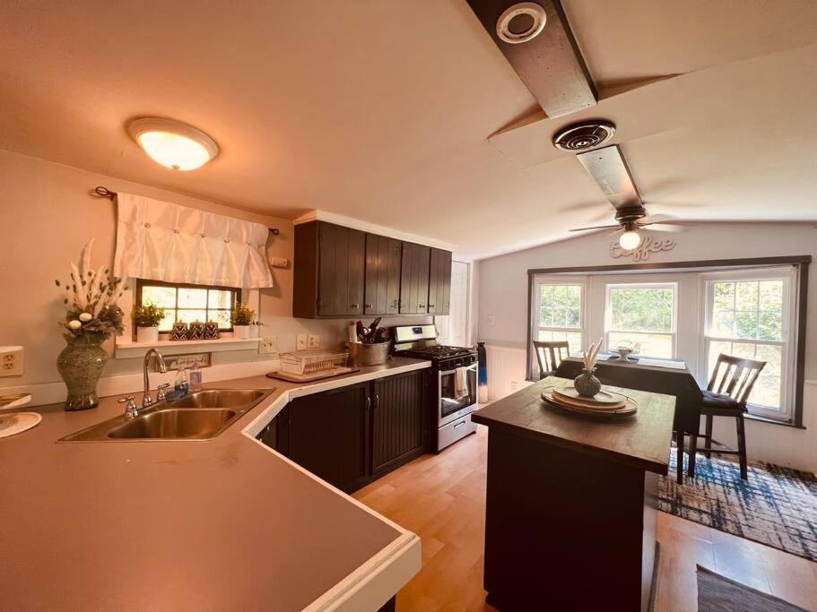 A retreat in the mountains of Upstate NY, just 20 minutes from Saratoga! - Housity