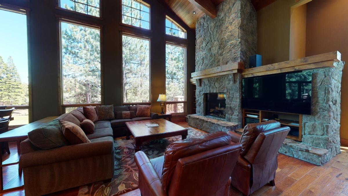 Stonegate 12-Stay in absolute luxury in this Lodge by Village! New hot tub! - Housity