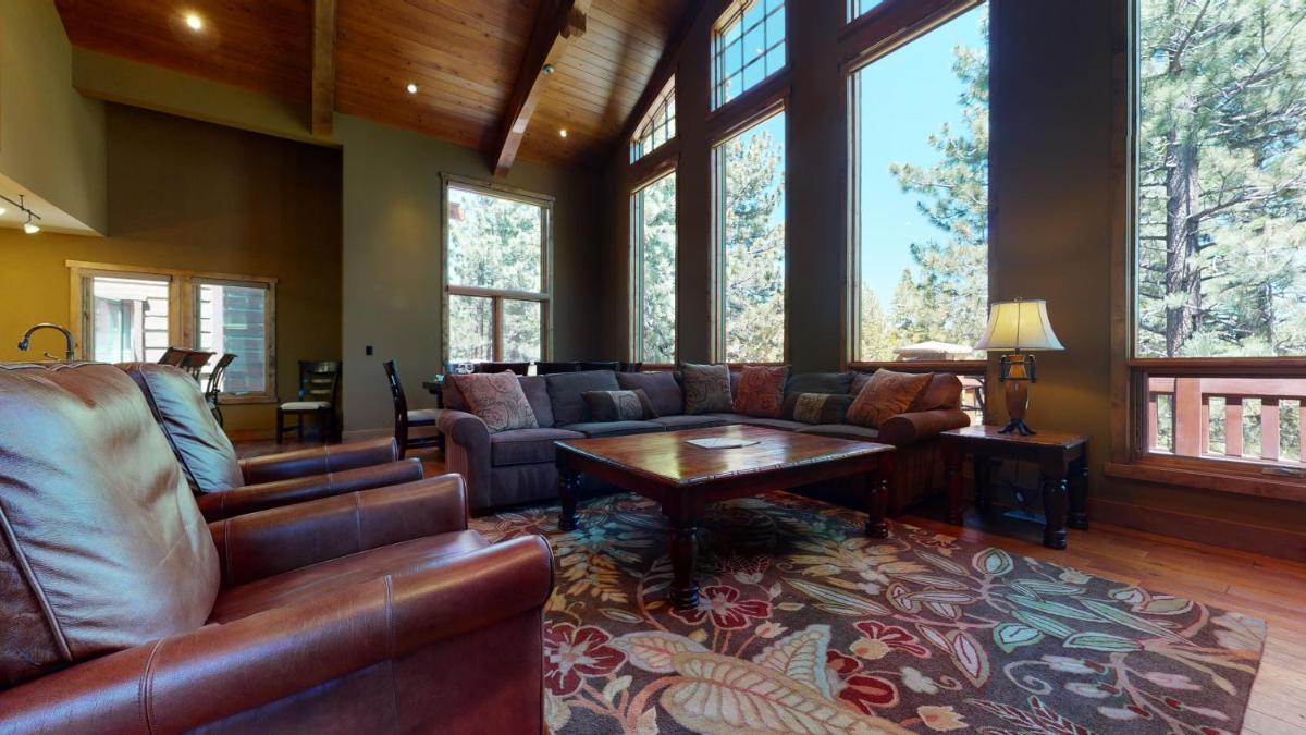Stonegate 12-Stay in absolute luxury in this Lodge by Village! New hot tub! - Housity