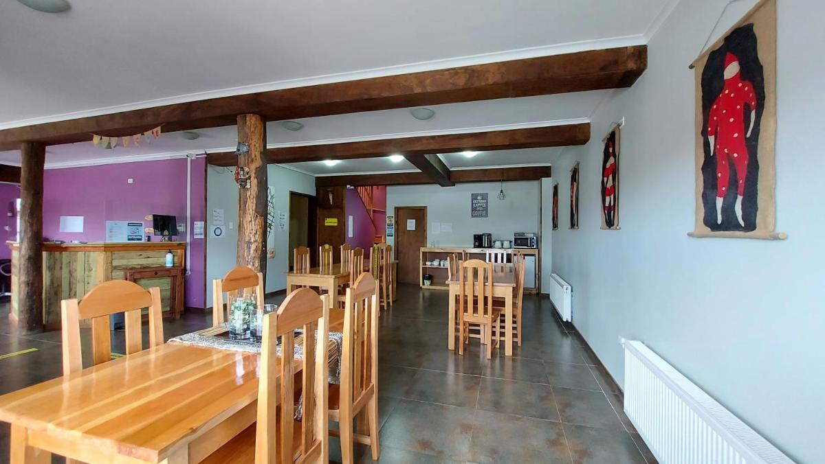 Hostal La Base - Housity