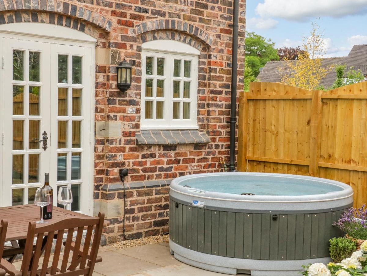 The Coach House - Housity