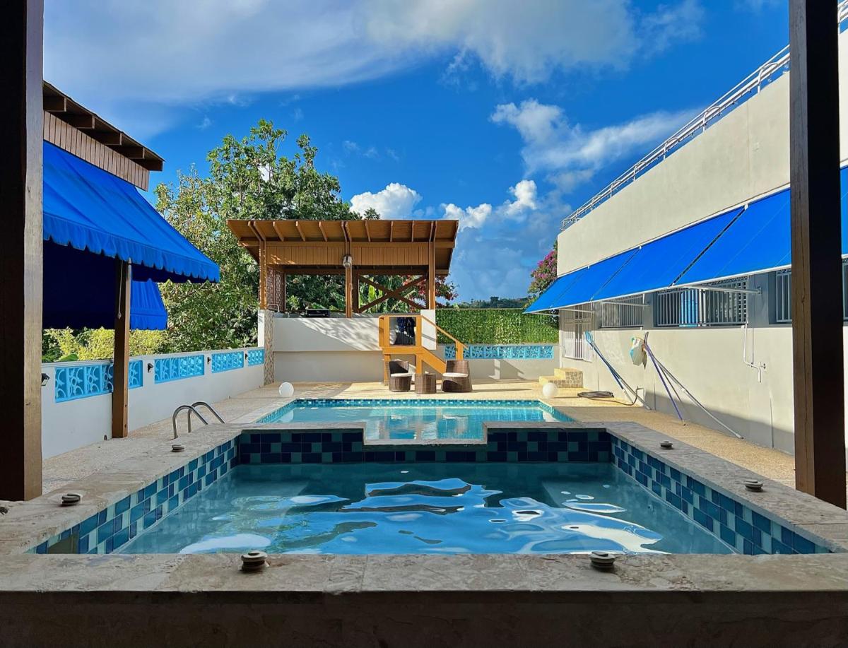 Casa Colinas: El Yunque Rainforest Villa with Pool, Heated Jacuzzi & Terrace - Housity