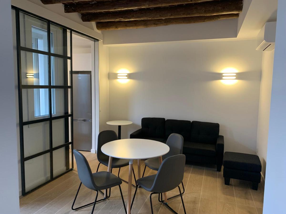 Patio Port Serrallo - Housity