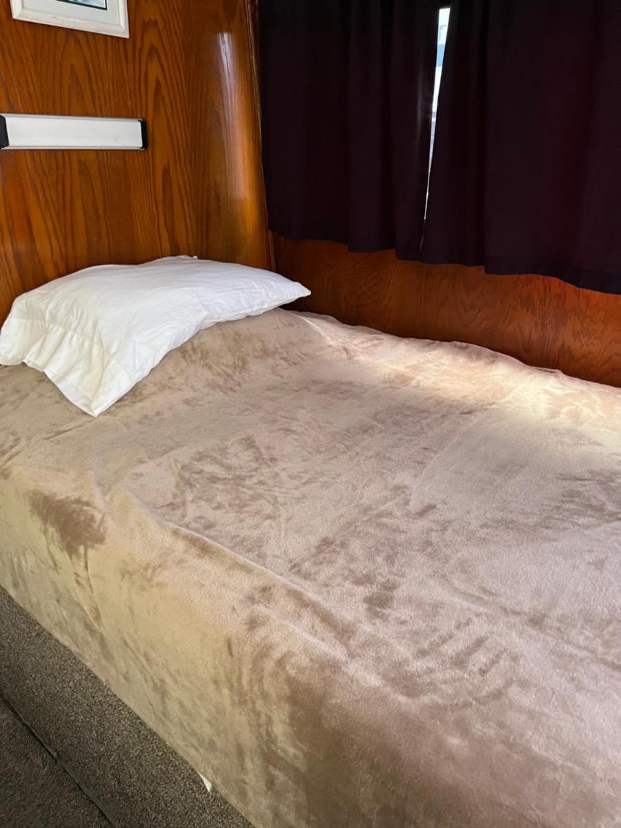Hills Motel & Marina - Housity