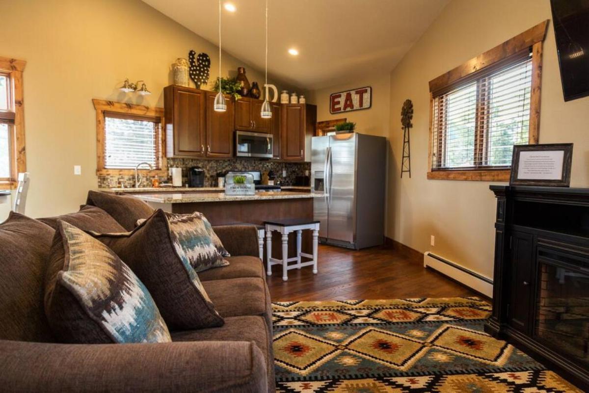 Spacious 2nd story loft with awesome views - Housity