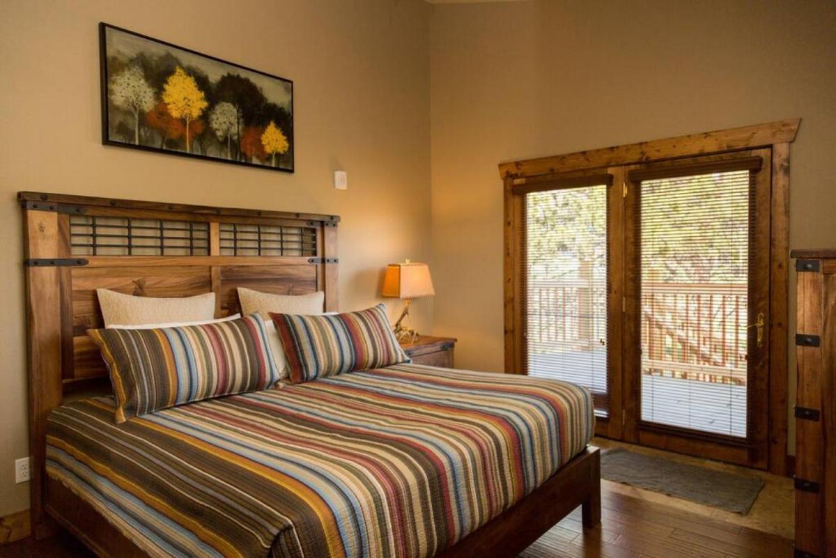 Spacious 2nd story loft with awesome views - Housity