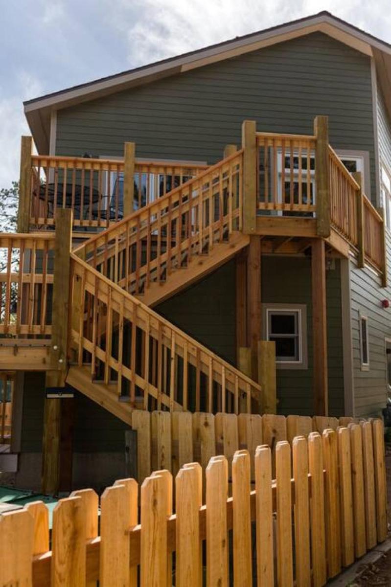 Spacious 2nd story loft with awesome views - Housity
