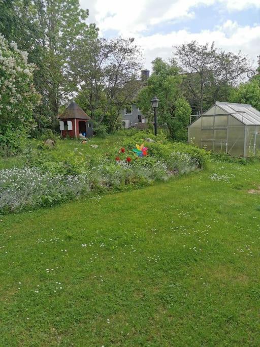 Cozy 4-bedroom villa free parking big garden ++ - Housity