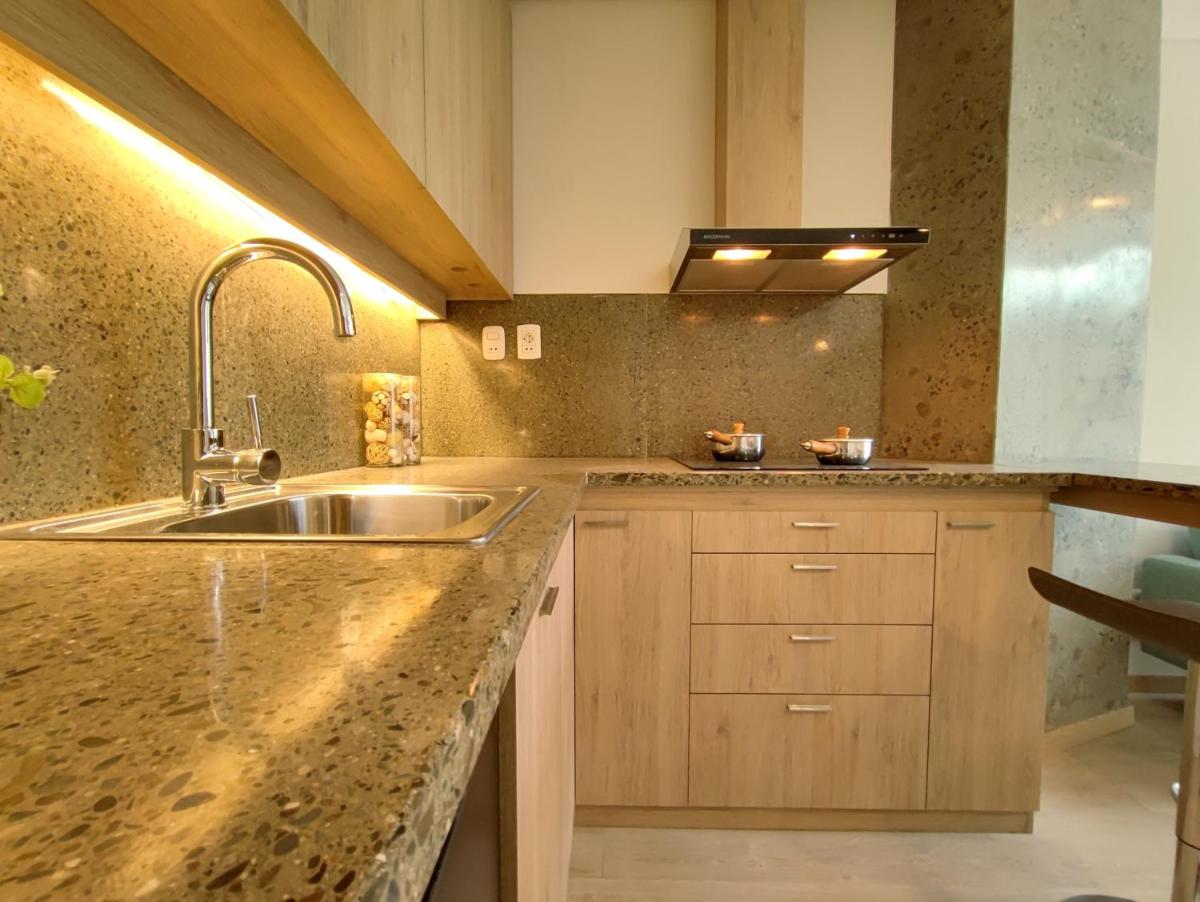 Onkel Inn Apart Suites - Housity