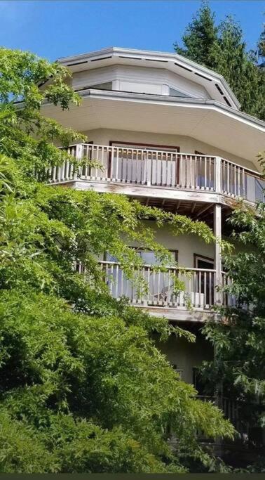 ocean view multi-Level suite with 2 bedrooms - Housity
