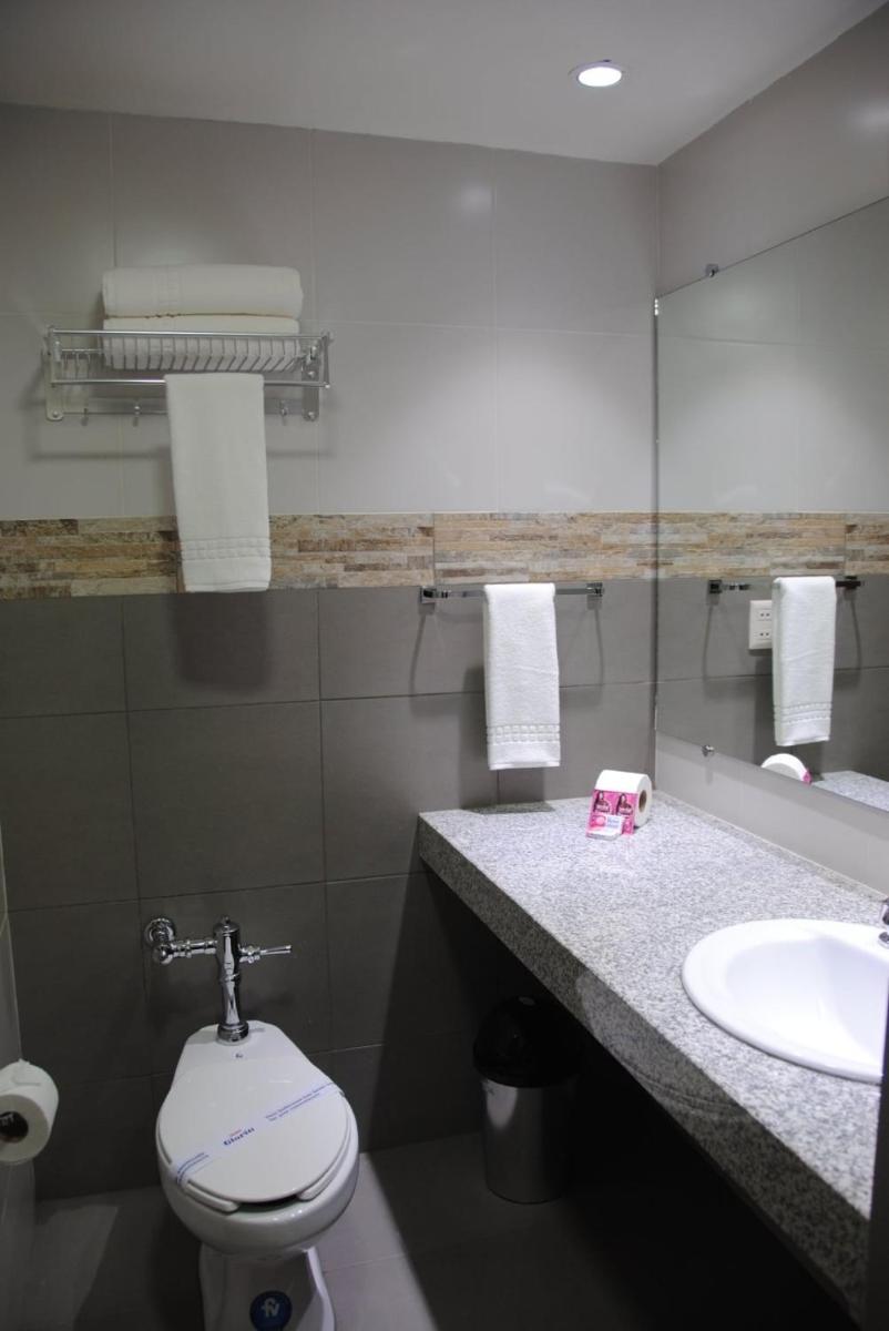 Hotel Gloria Calacoto - Housity