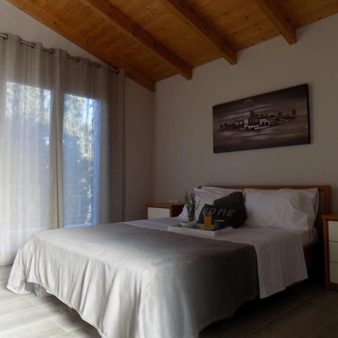 Nikos House Megara - Housity