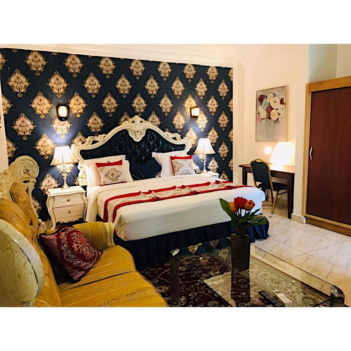 Marriot Metropolitan Hotel - Housity