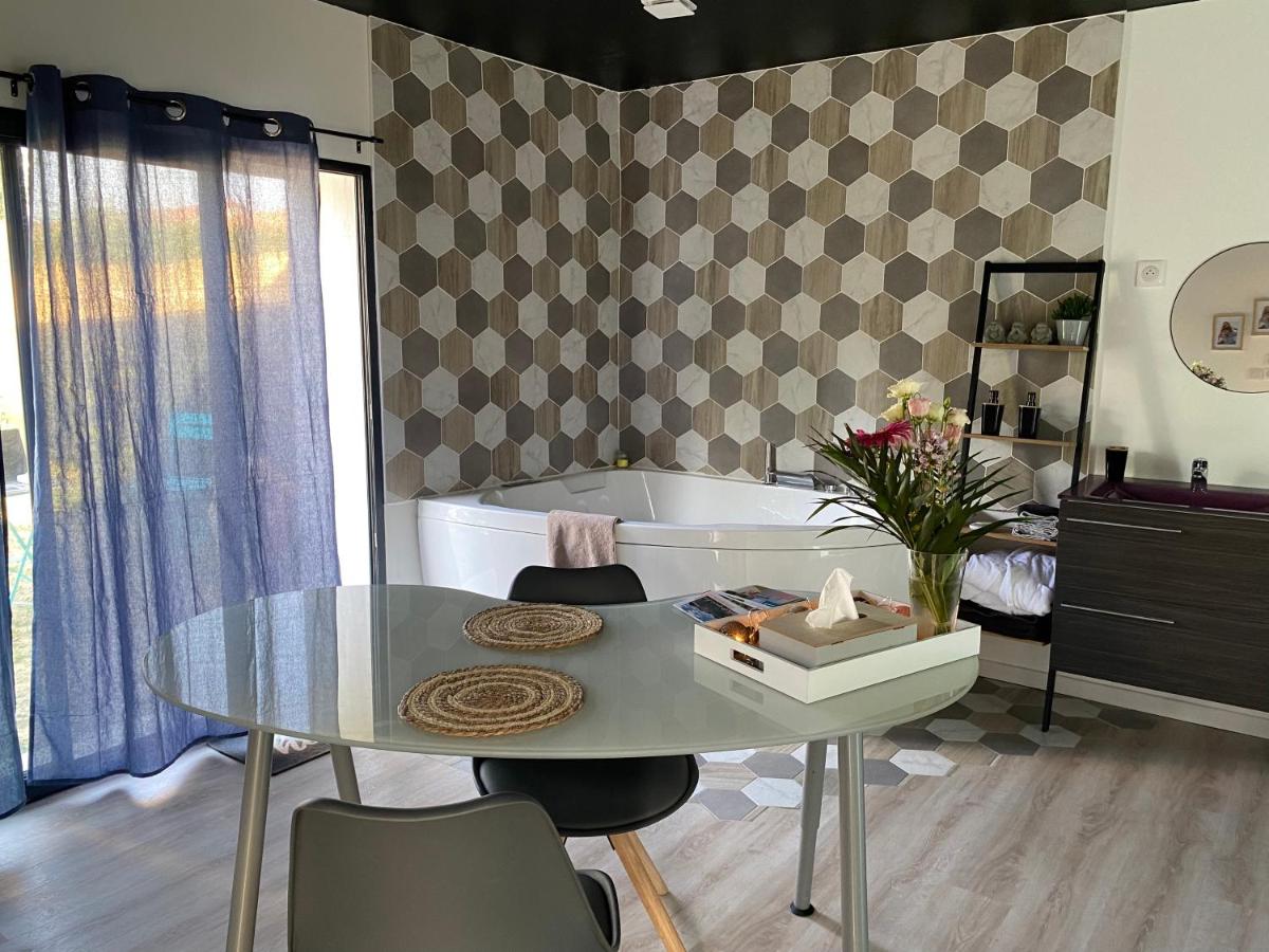 Suitetrails - Chambre chaleureuse avec jacuzzi