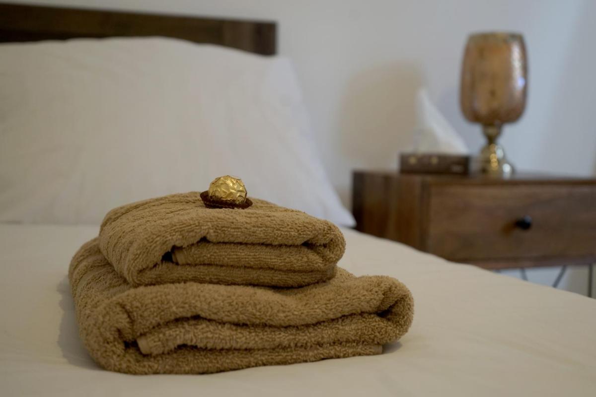 Luxury London Garden home sleep 7, 2 mins to metro - Housity