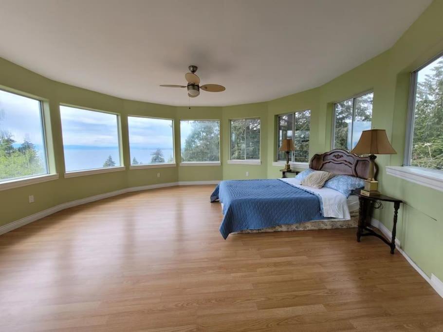 Large Suite Ocean Property - Housity