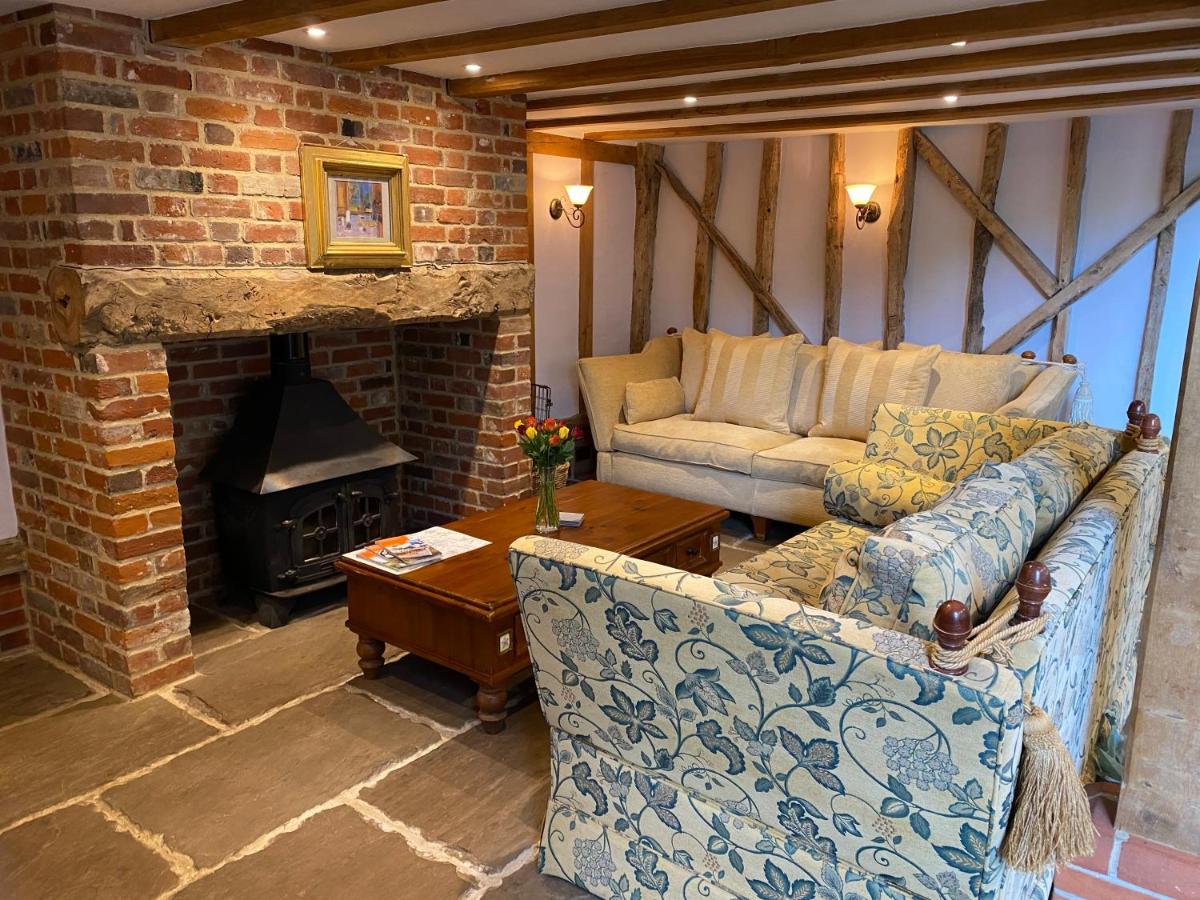 Brundish Suffolk Large 4-Bed Barn Stunning! - Housity