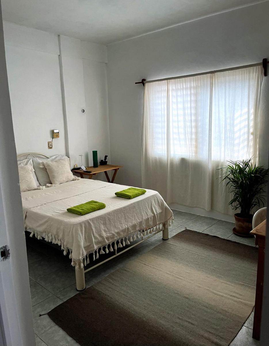 HomeStay Pochutla- Double Bed With Shared Bathroom in Private Home. Excellent Location, Wifi - Housity