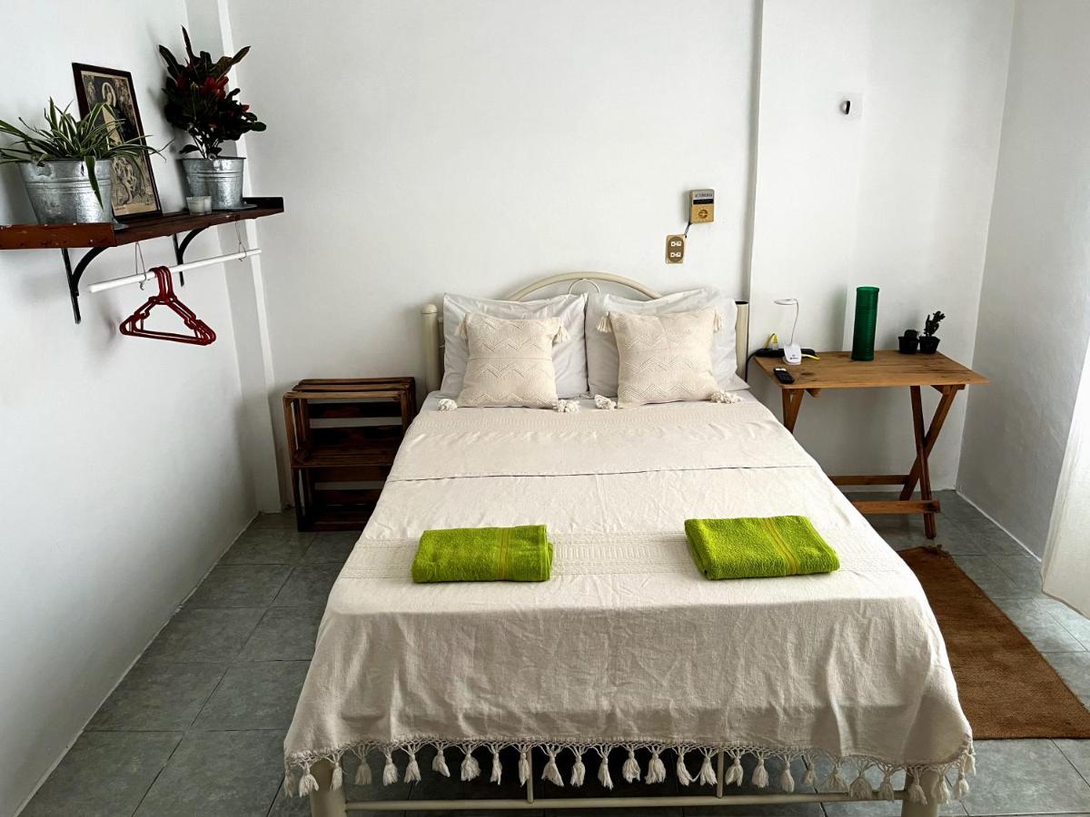 HomeStay Pochutla- Double Bed With Shared Bathroom in Private Home. Excellent Location, Wifi - Housity