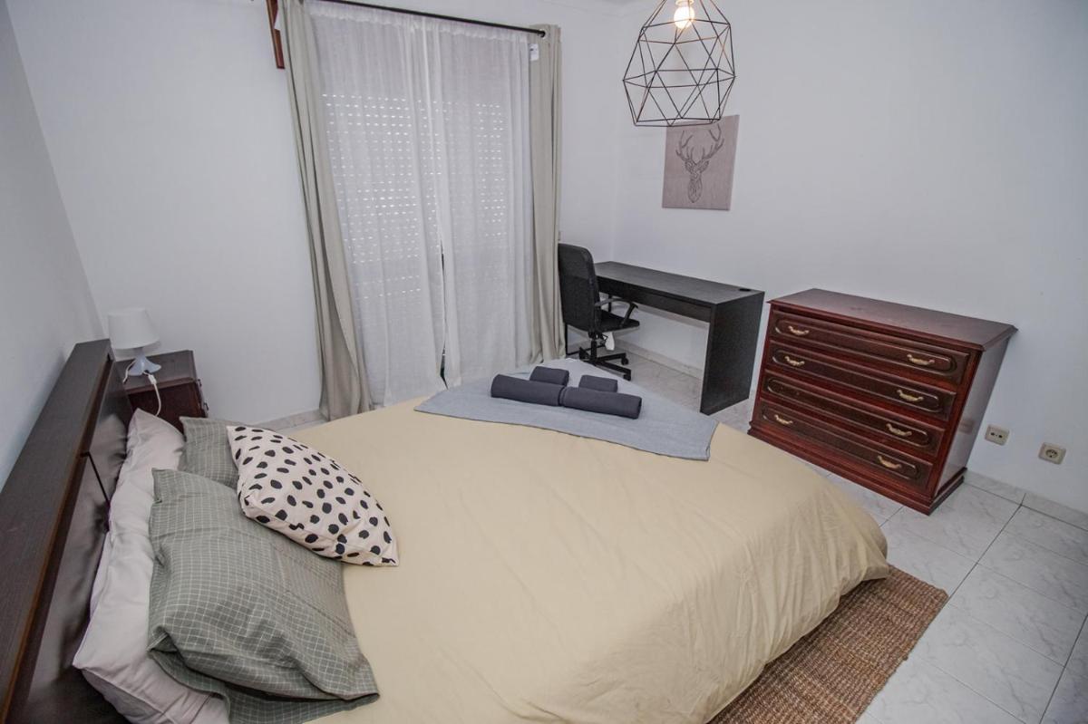 Charming Private Rooms in an Apartment A1 Penha - Faro - Housity