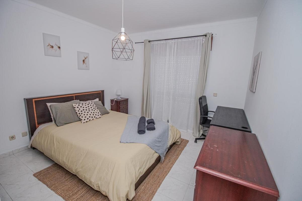 Charming Private Rooms in an Apartment A1 Penha - Faro - Housity