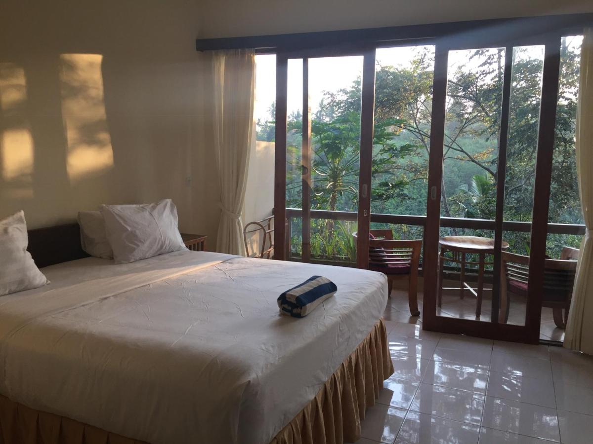 D'tepi Ubud House - Housity