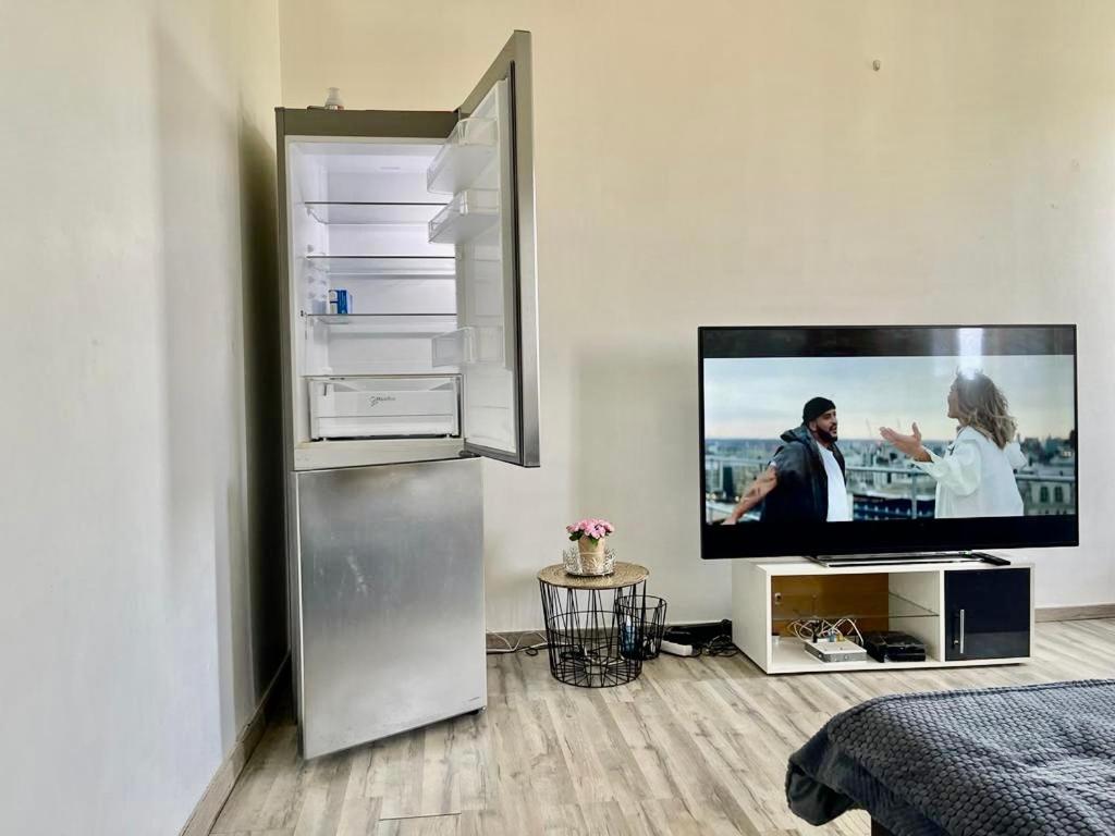 Superbe studio à la sortie de la gare wifi et parking privé - Housity