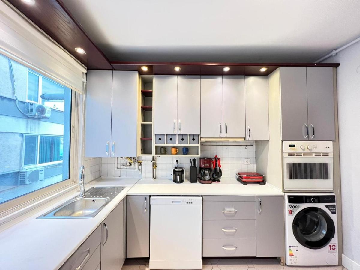 WONDER HOMES - Amazing Bosphorus View,3BR 2BA,4AC, Cihangir, Near to Taksim, Metro, Tram - Housity