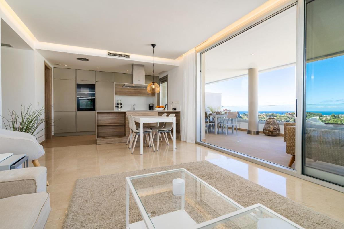 Luxury 3 bedroom apartment Amazing views-Botanic by Taylor Wimpey - Housity