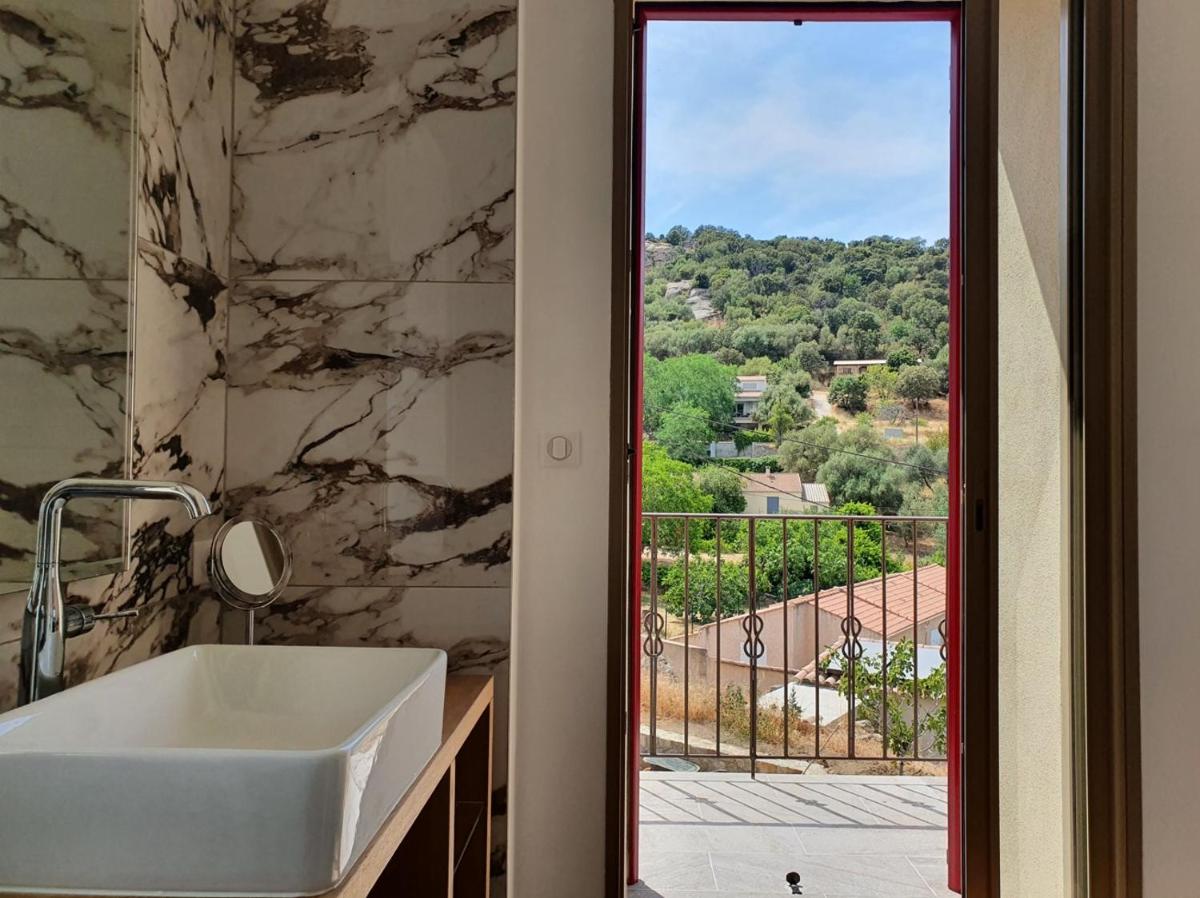 Vue générale sur la montagne ou vue sur la montagne depuis l'hôtel