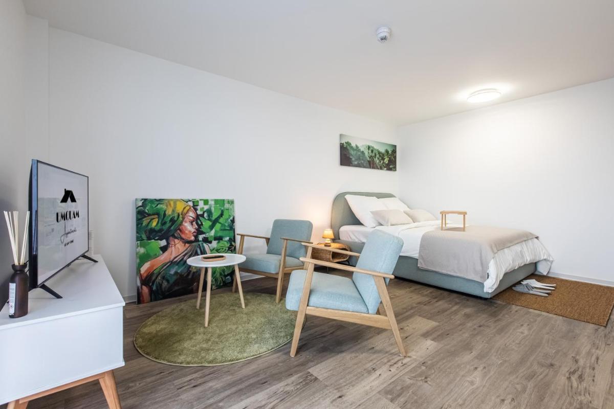Suitetrails - Modern Studio good located Balcony King Bed