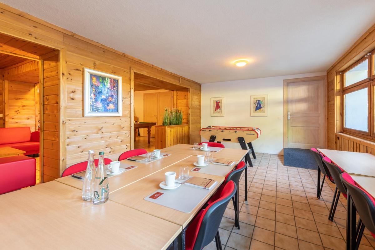 Coin salon dans l'établissement Hotel Le Bois Joli