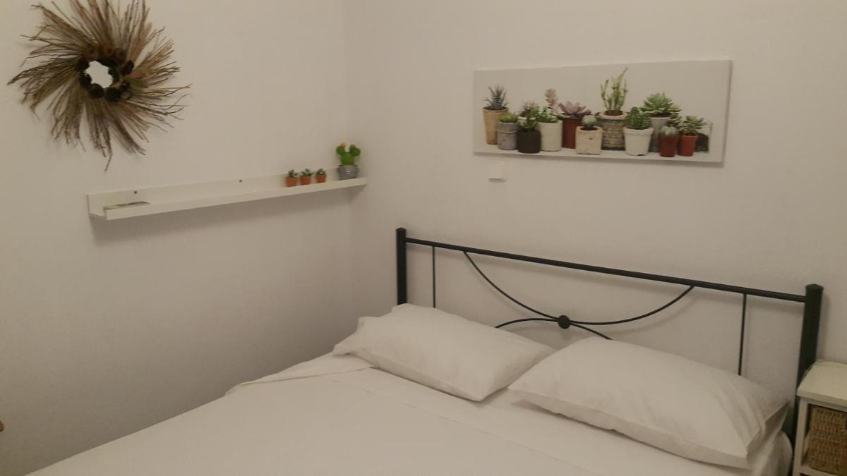 Xenia's Independent Studio Near OLD TOWN of Rodos. - Housity