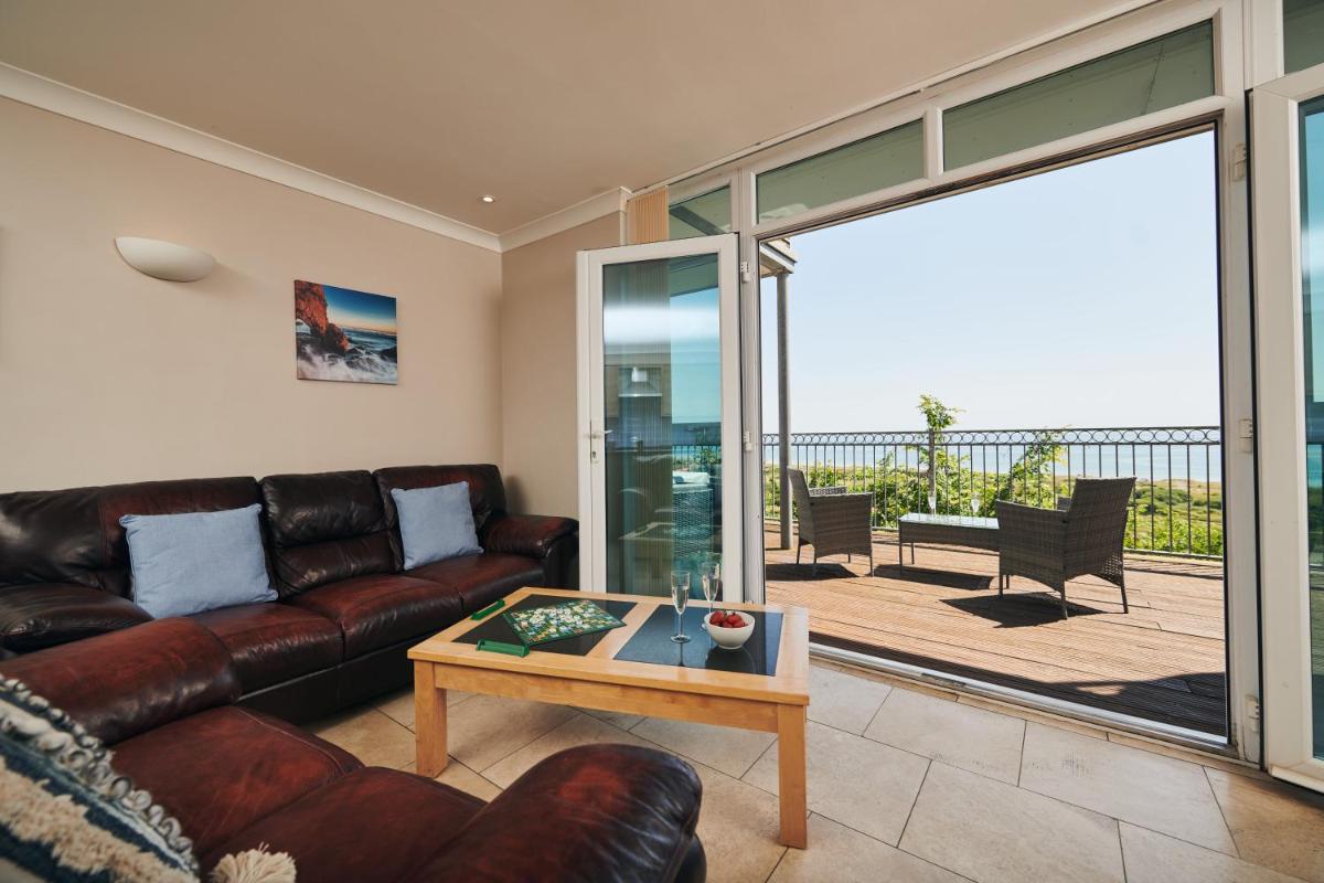 Cliff Haven- Spectacular sea views from balcony, pets go FREE - Housity