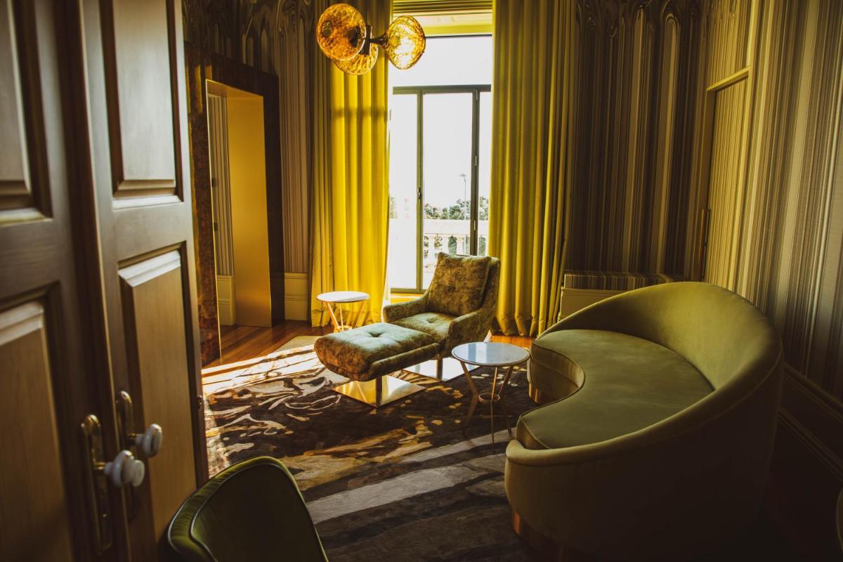 Uma área de estar em Vila Foz Hotel & SPA - member of Design Hotels