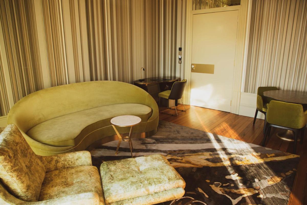 Uma área de estar em Vila Foz Hotel & SPA - member of Design Hotels