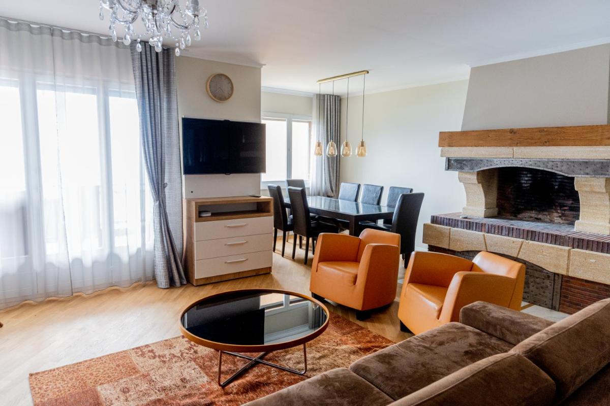 Residence Four Bedroom Apartment Lake View-Montreux - Housity